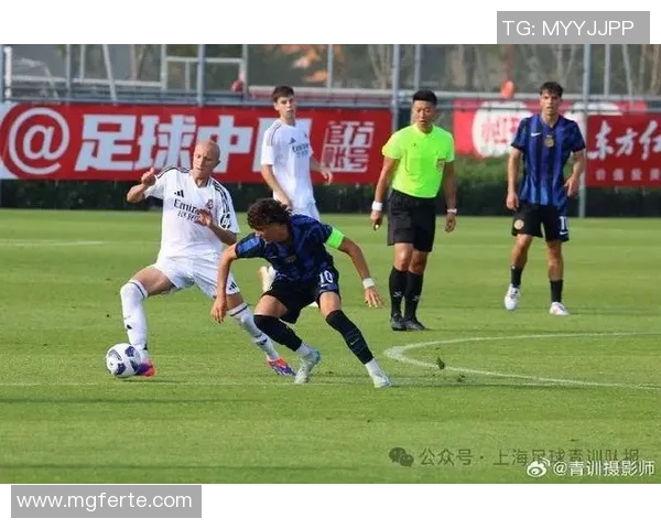 上海足球队逆袭之路揭秘：从低谷到巅峰的精彩历程与奋斗精神