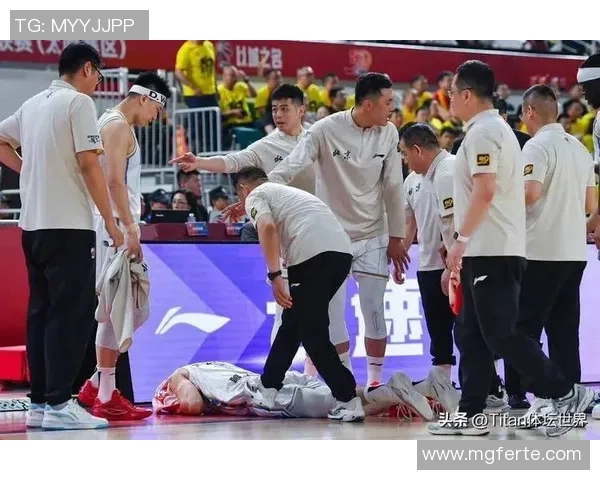 杭州篮球队技术争议引发热议球迷对战术与裁判判罚展开激烈讨论